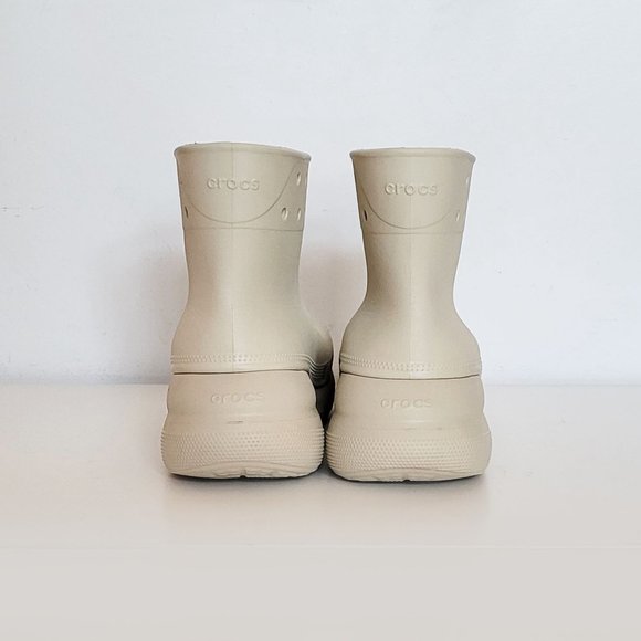 Crocs Iconic Off-White Crush Boot - Size Women 12 - Picture 3 of 9